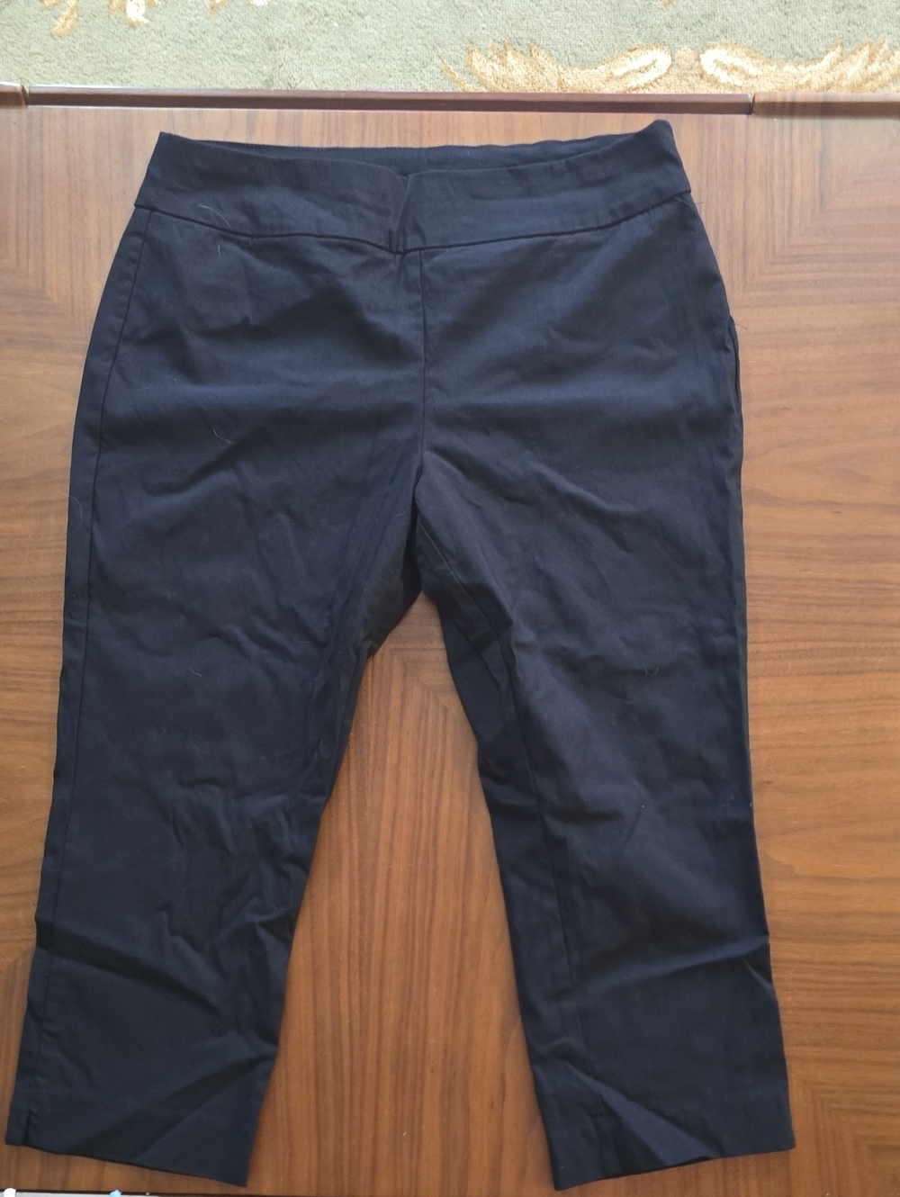 St. John's Bay Black Cropped Slim Capri Pants